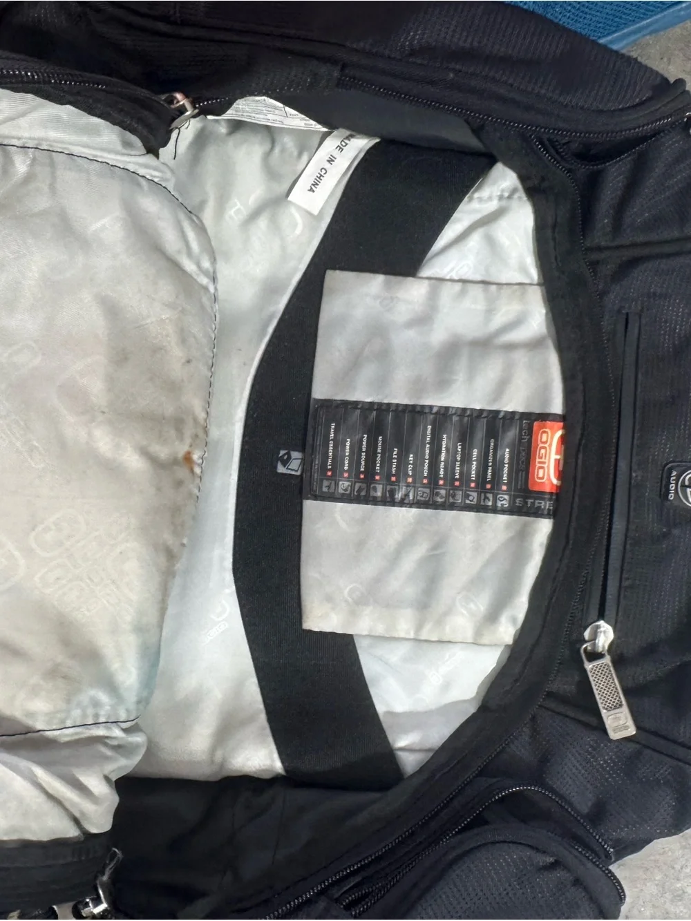 OGIO Black Men’s Daypack with Multiple Compartments